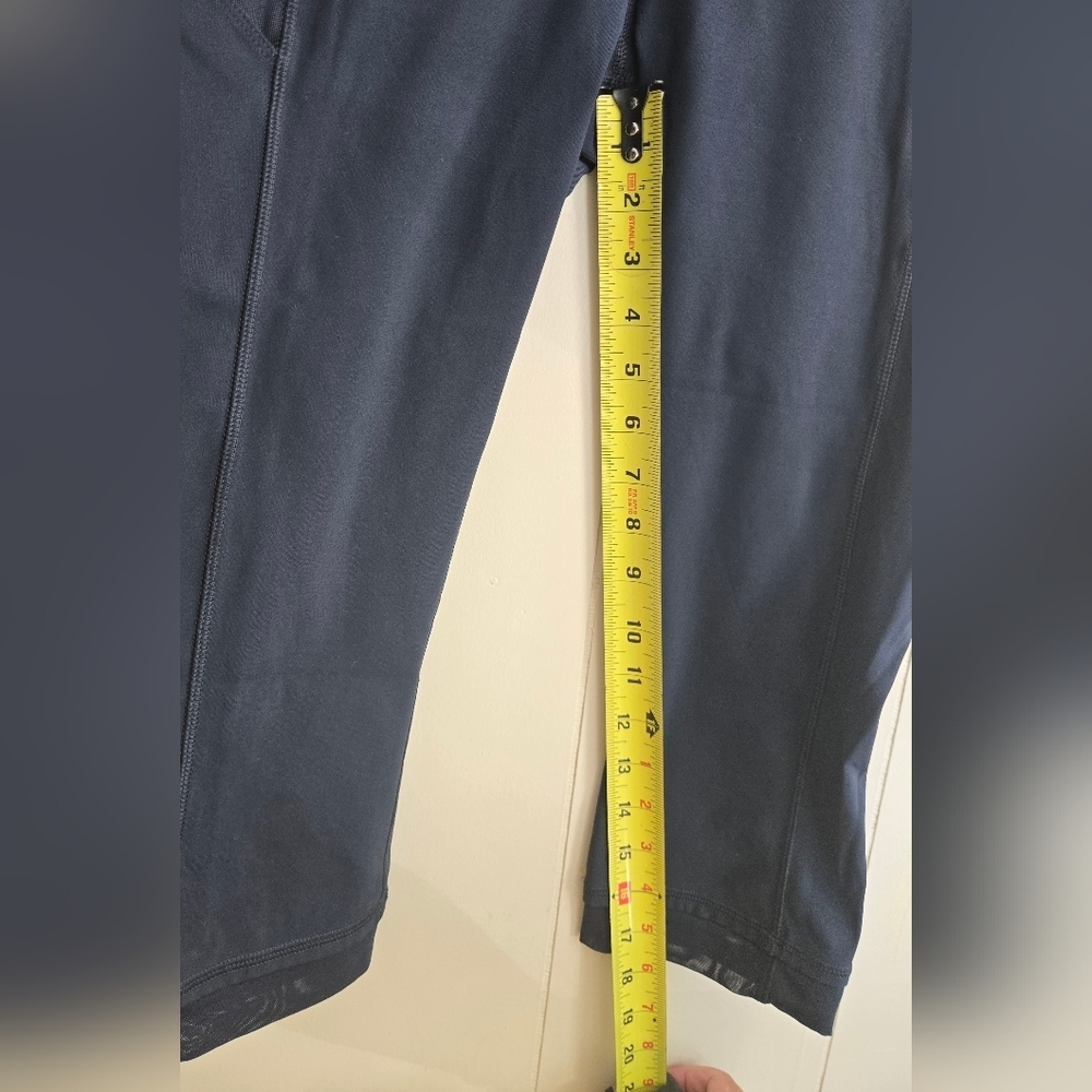 Lululemon Leggies Quarter Leg -Size 6 - Picture 7 of 8